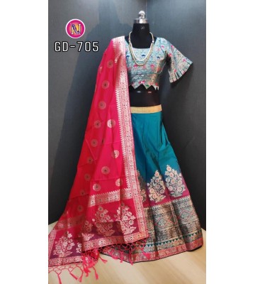 Classy look in Banarshi lehenga